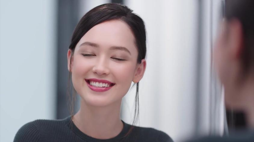 香奈儿化妆模特菲奥娜视频在线观看 - 西瓜视频