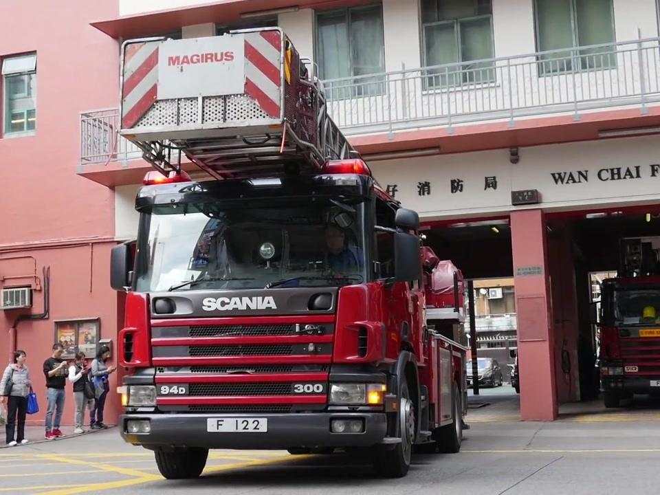 香港湾仔消防局云梯车出动交警帮忙鸣笛开道 西瓜视频