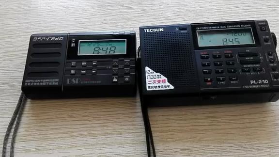 德生PL210收音机与D39L接收中波1053kHz对比