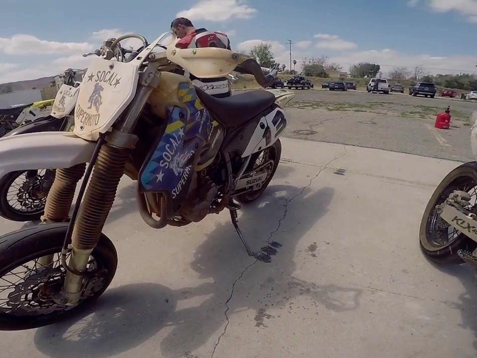 铃木drz400 Sm 滑胎车试骑心得 西瓜视频