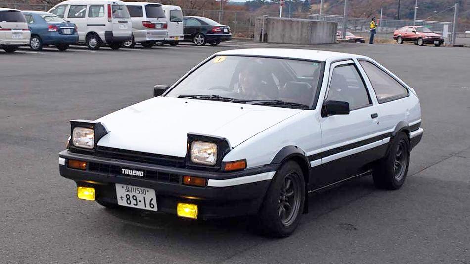 丰田ae-86 雨天街头漂移,神车玩的就是姿态