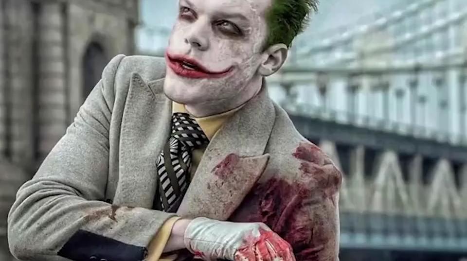 影视:哥谭小镇上最狠小丑,竟想把城市变成疯人院,还绑架市长!