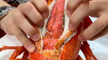 波士顿龙虾里面黑色籽能吃吗 - 西瓜视频