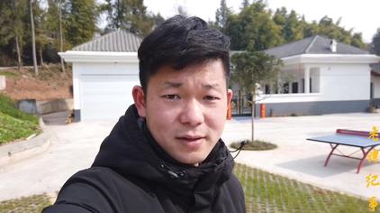 03:36老谭纪事农村大爷花100万在大山上盖"三合院",盖好真漂亮,小伙